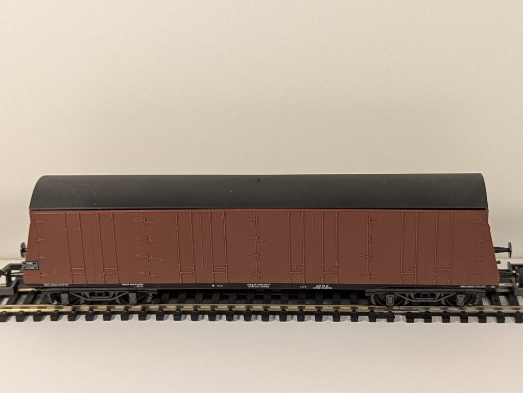 Lima OO Gauge PWA 82T Procor Bogie Pallet Van Red