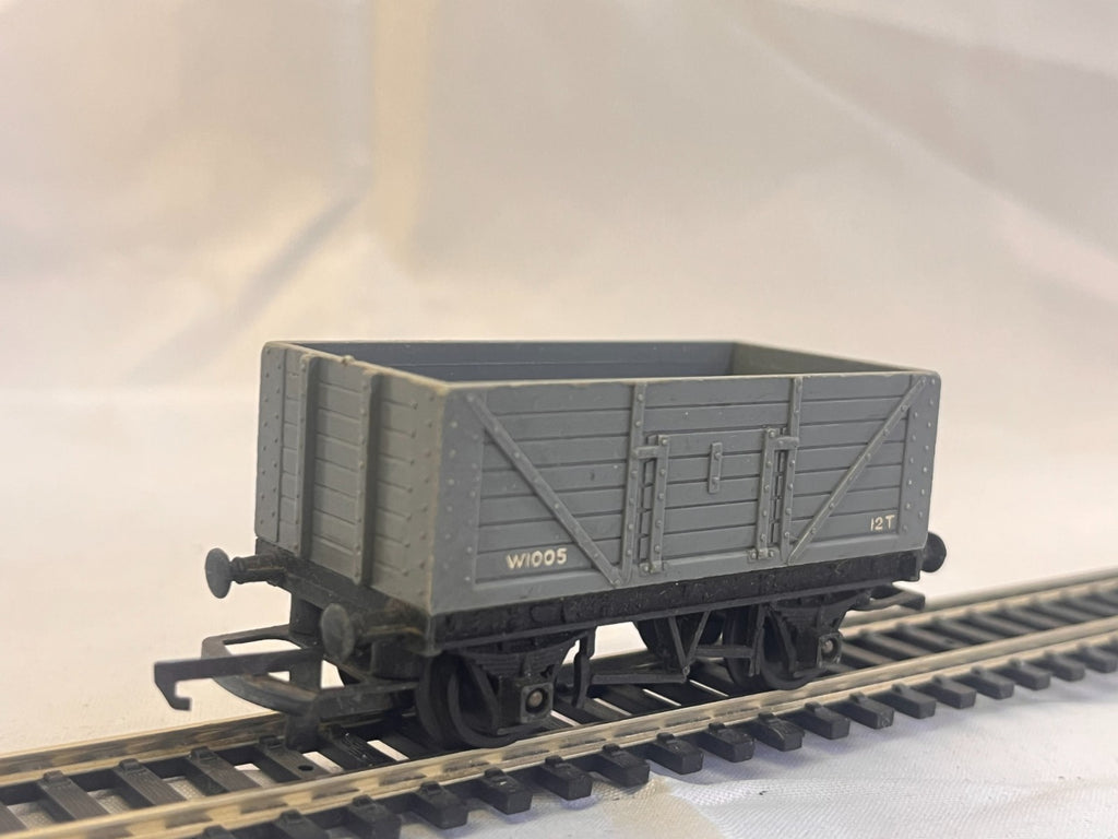Tri-ang R10 OO Gauge 12 Ton Open Goods Truck Grey