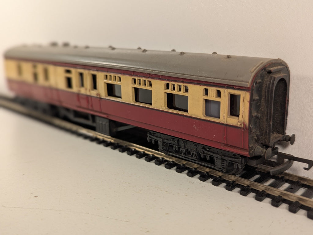Tri-ang R28 OO Gauge BR Brake Coach Crimson & Cream