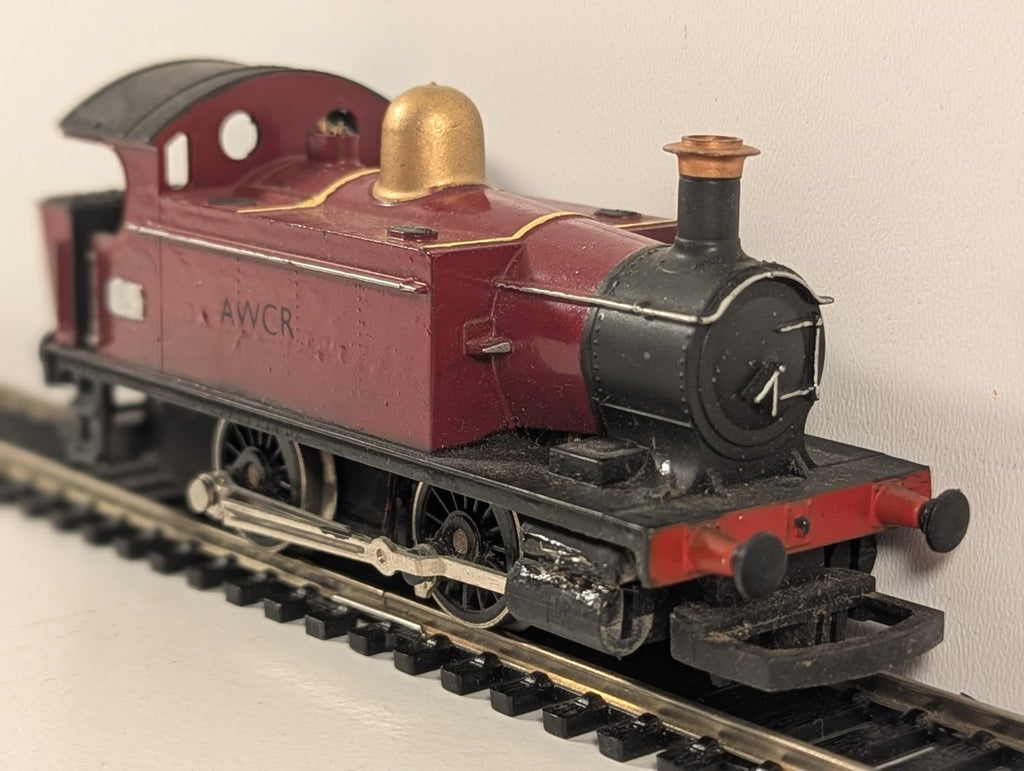 Hornby OO Gauge Holden Class 101 0-4-0T Steam Locomotive Repainted Maroon