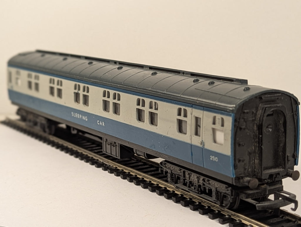 Hornby R339 OO Gauge BR Blue/Grey Mk1 Sleeper Coach No. 2510