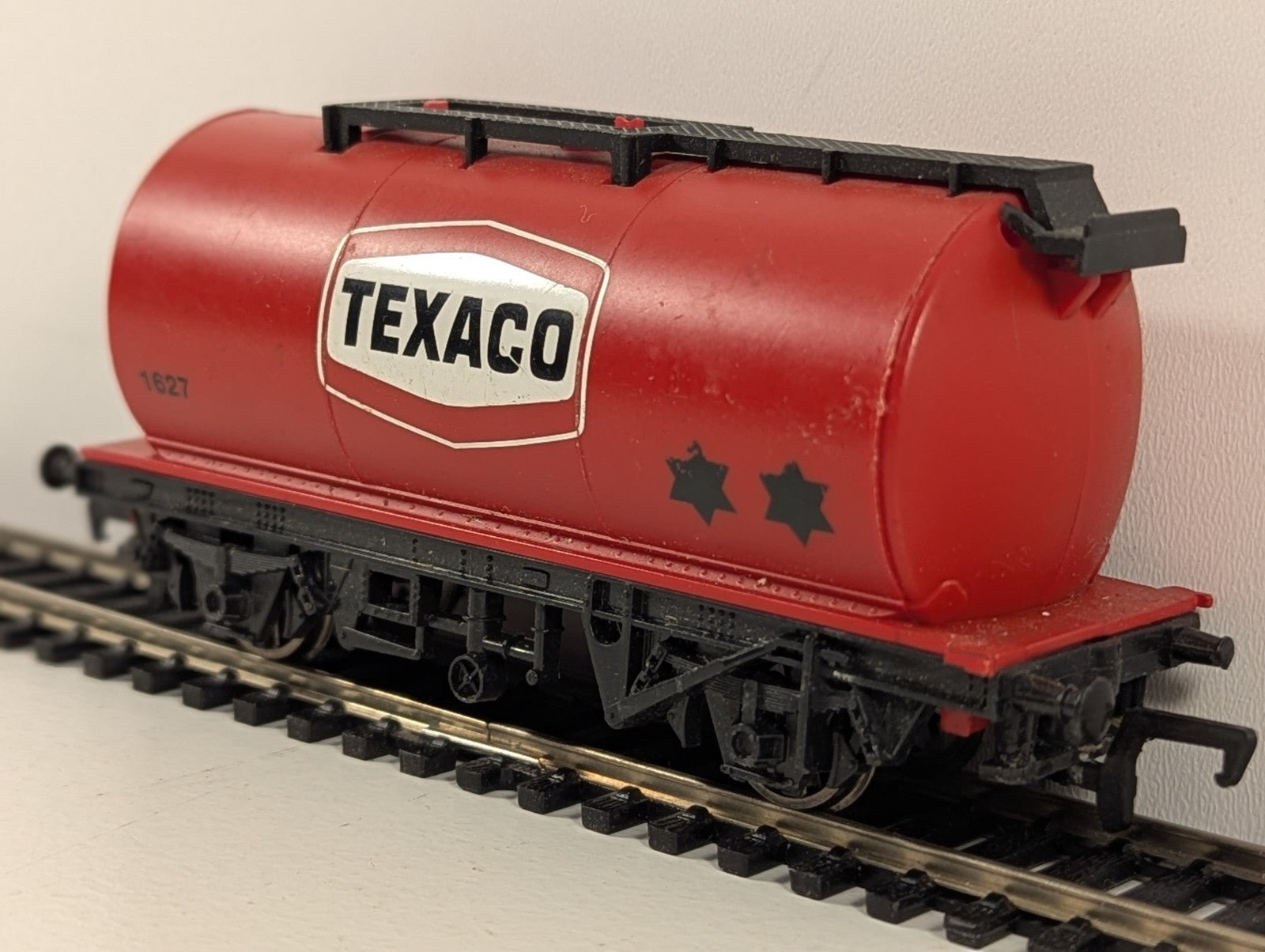 Hornby R231 OO Gauge Red Texaco Tank Wagon Missing Buffer