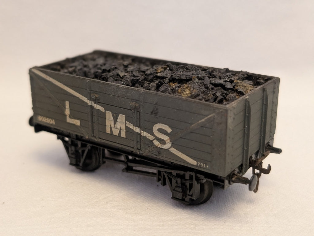 Airfix 602604 OO Gauge LMS 7-Plank Open Wagon - Chain Couplings