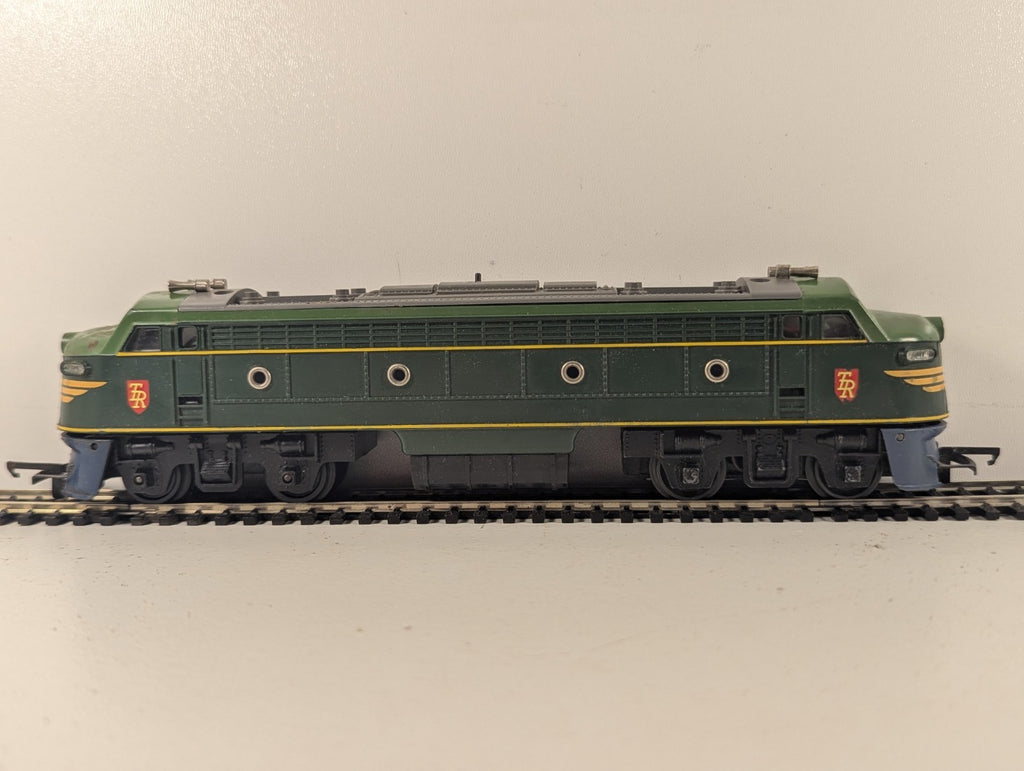 Tri-ang OO Gauge Transcontinental Double-Ended Diesel Locomotive Green
