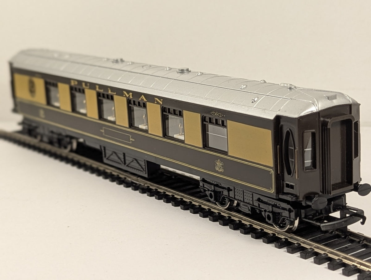 Hornby Railways OO Gauge Pullman Coach Passenger Coach Pullman Umber and Cream