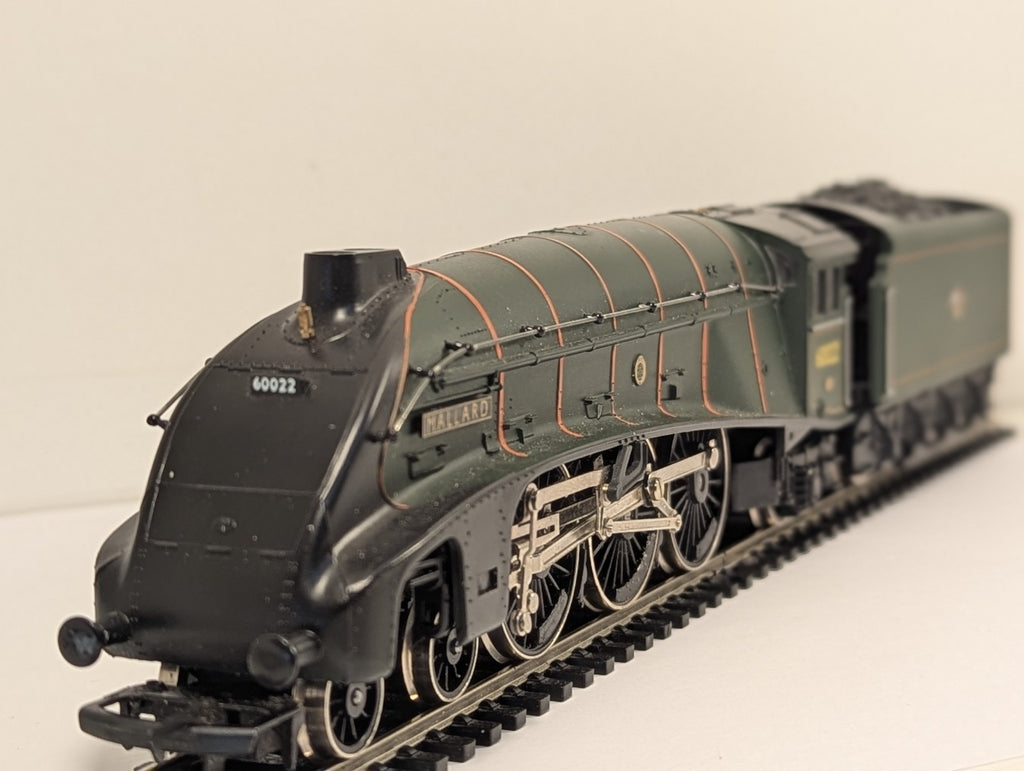 Hornby OO Gauge Class A4 Pacific 'Mallard' Steam Locomotive 60022