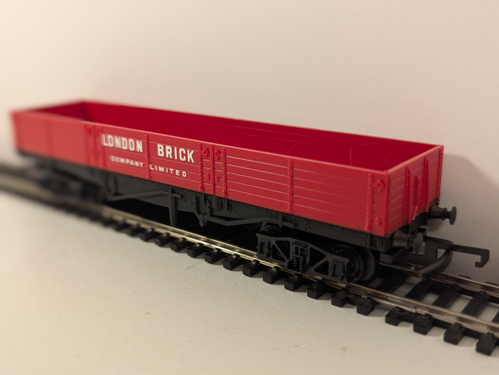 Hornby OO Gauge London Brick Company Bogie Brick Wagon