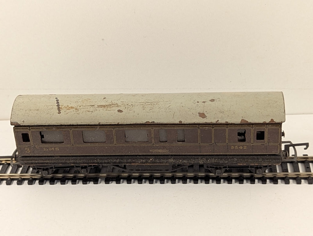 Trix OO Gauge LMS 3rd Class Brake Coach