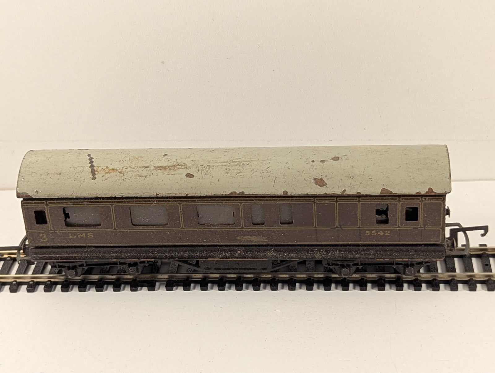 Trix OO Gauge LMS 3rd Class Brake Coach