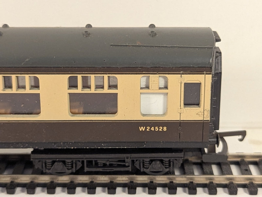 Hornby OO Gauge R430 GWR Collett Brake Third Coach W24528 BR