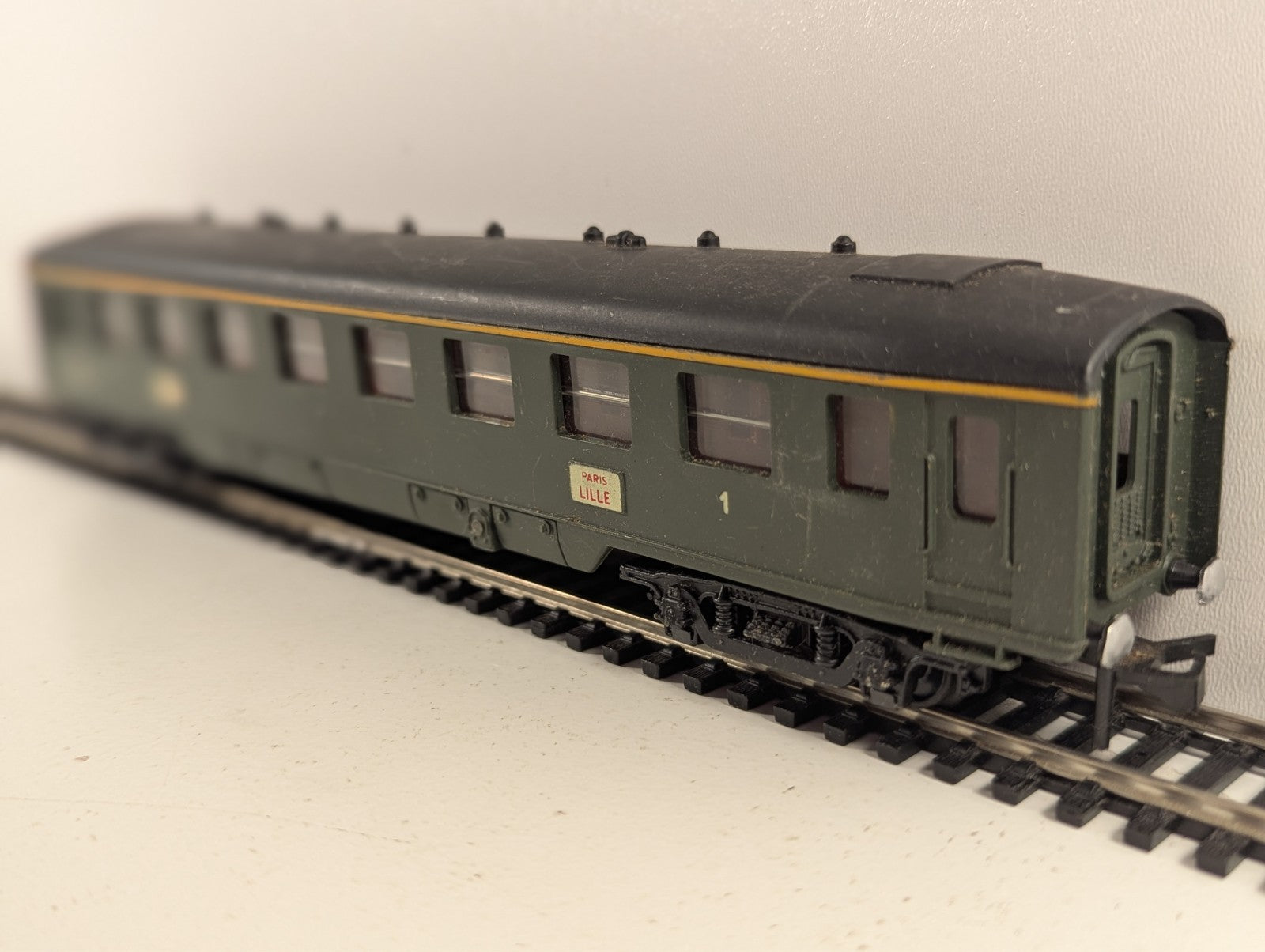 Hornby-Acho SNCF 1st Class Passenger Coach Green HO Gauge