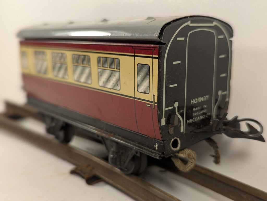 Hornby O Gauge No. 51 Coach 3rd Class Passenger Coach BR Crimson and Cream 42123