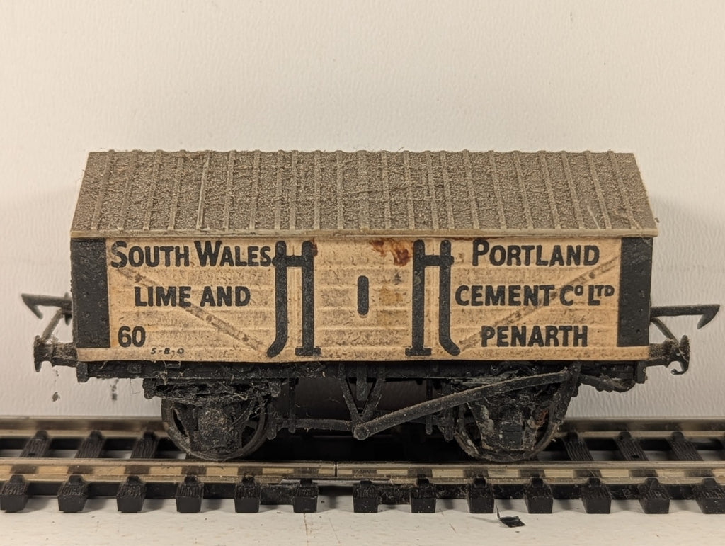 Peco OO Gauge South Wales Lime & Portland Cement Co Penarth Covered Van