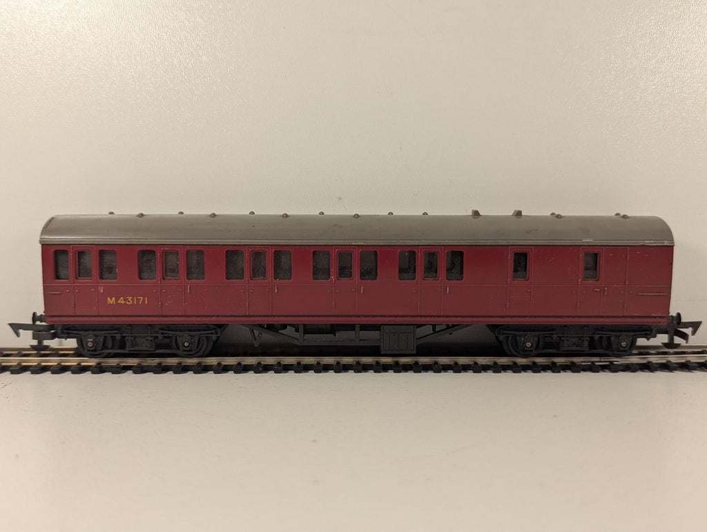 Tri-ang Railways R120 OO Gauge BR Suburban Brake Second Coach