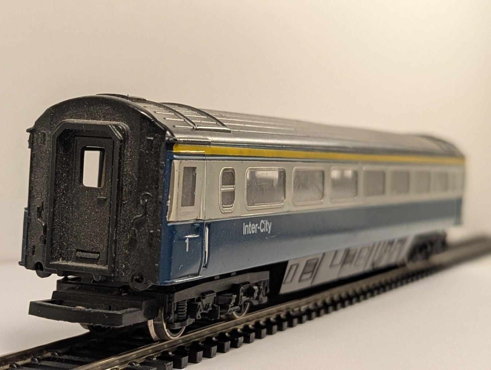Hornby OO Gauge BR Mk3 First Class Coach Passenger Coach BR Blue/Grey
