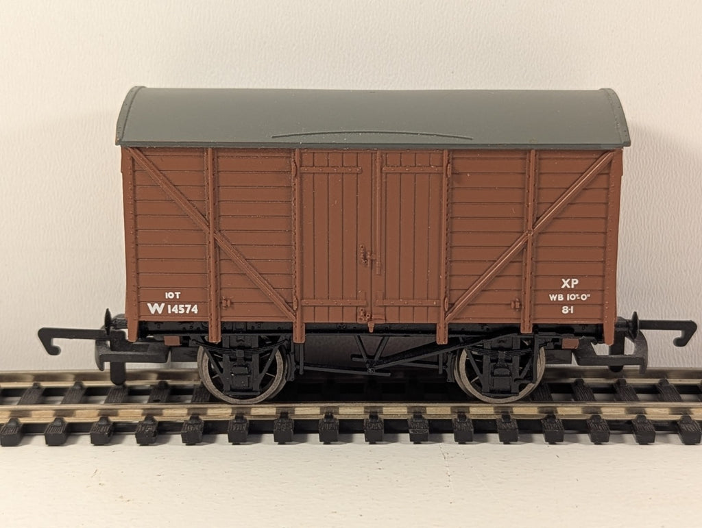 Hornby R242 10T Ventilated Van W14574
