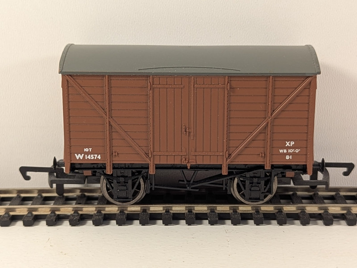 Hornby R242 10T Ventilated Van W14574