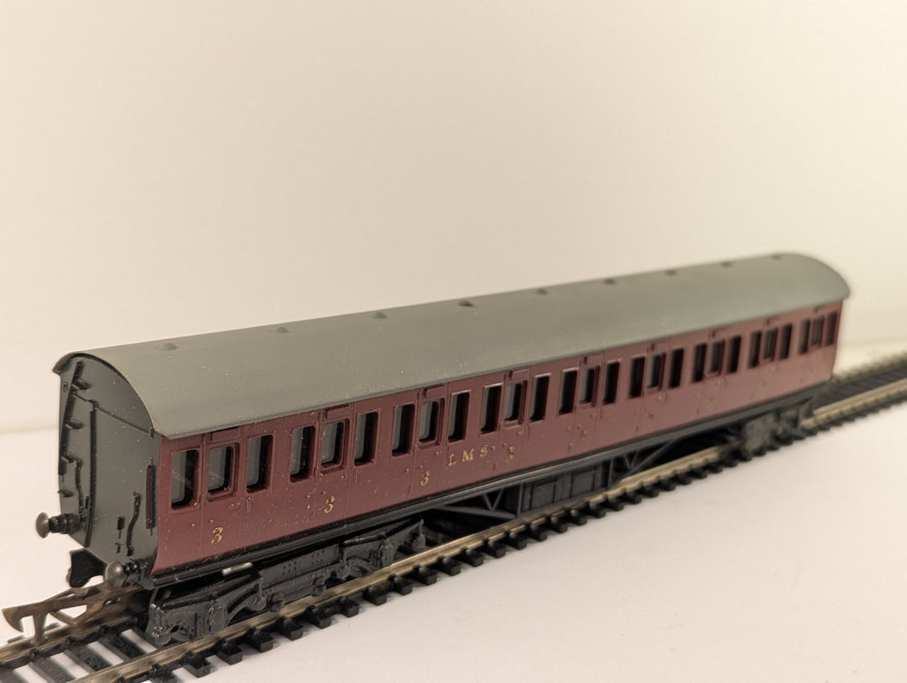 Graham Farish OO Gauge LMS 3rd Class Red Suburban Composite Coach Boxed