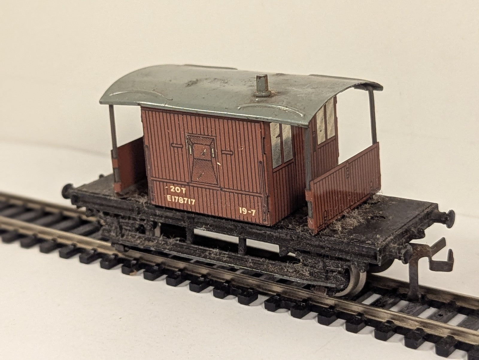 Hornby Dublo Tinplate 20 Ton Goods Brake Van OO Gauge