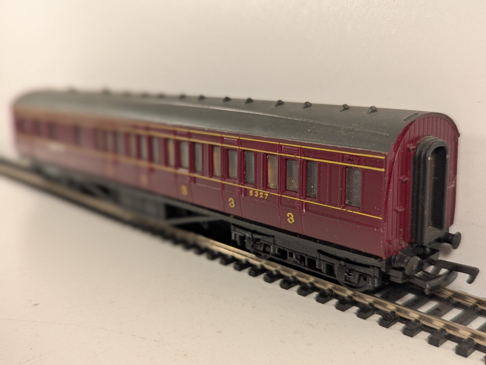 Mainline OO Gauge LMS 57ft Corridor Brake Third Passenger Coach