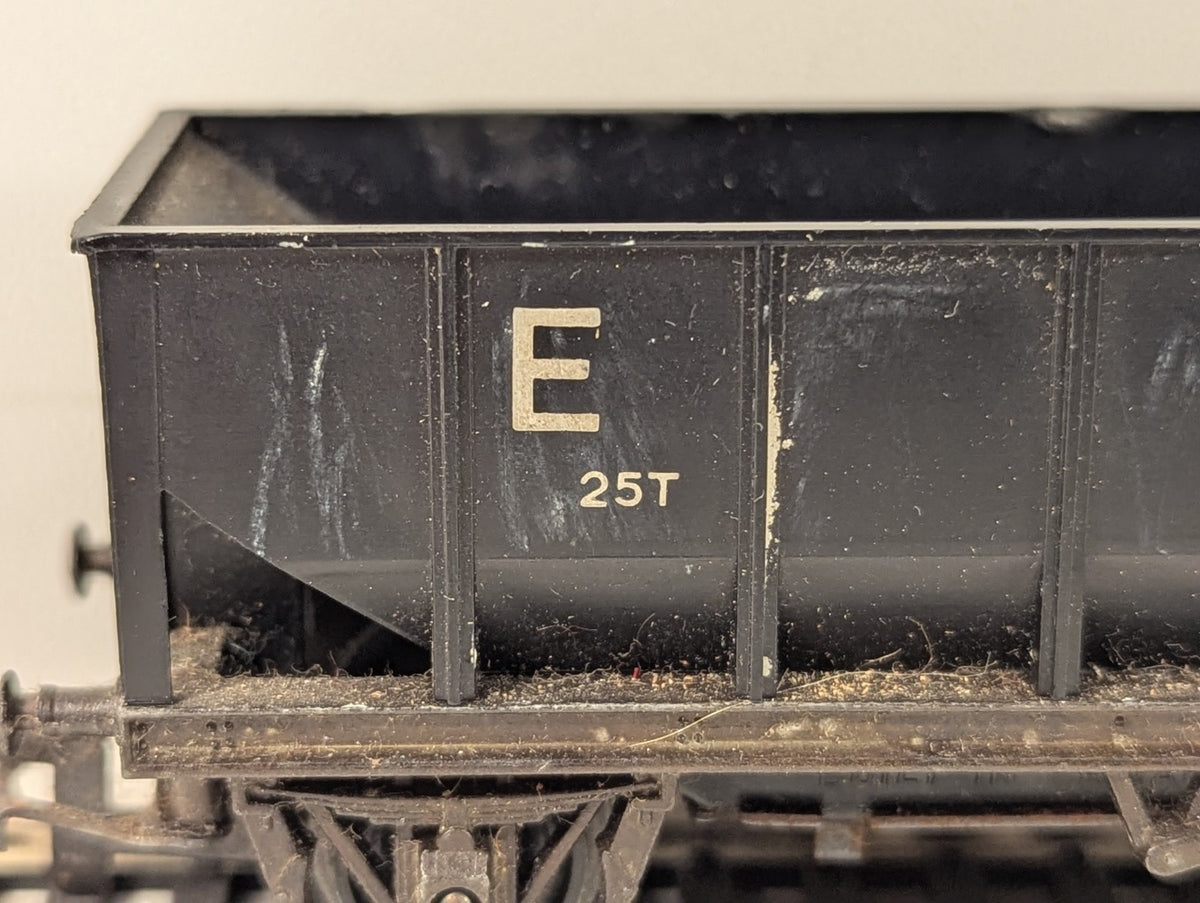 Tri-ang OO Gauge 25 Ton Hopper Wagon 'Prefabricated Relaying Only'