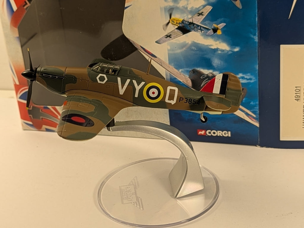 Corgi 49101 1:72 Hawker Hurricane MkI 85 Sqd RAF Sqd Ldr Peter Townsend