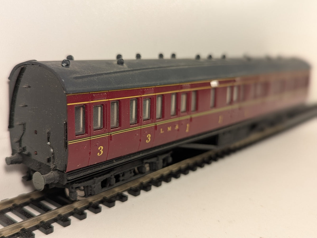 Dapol OO Gauge LMS Non-Corridor Composite Coach Passenger Coach 19194 LMS Maroon