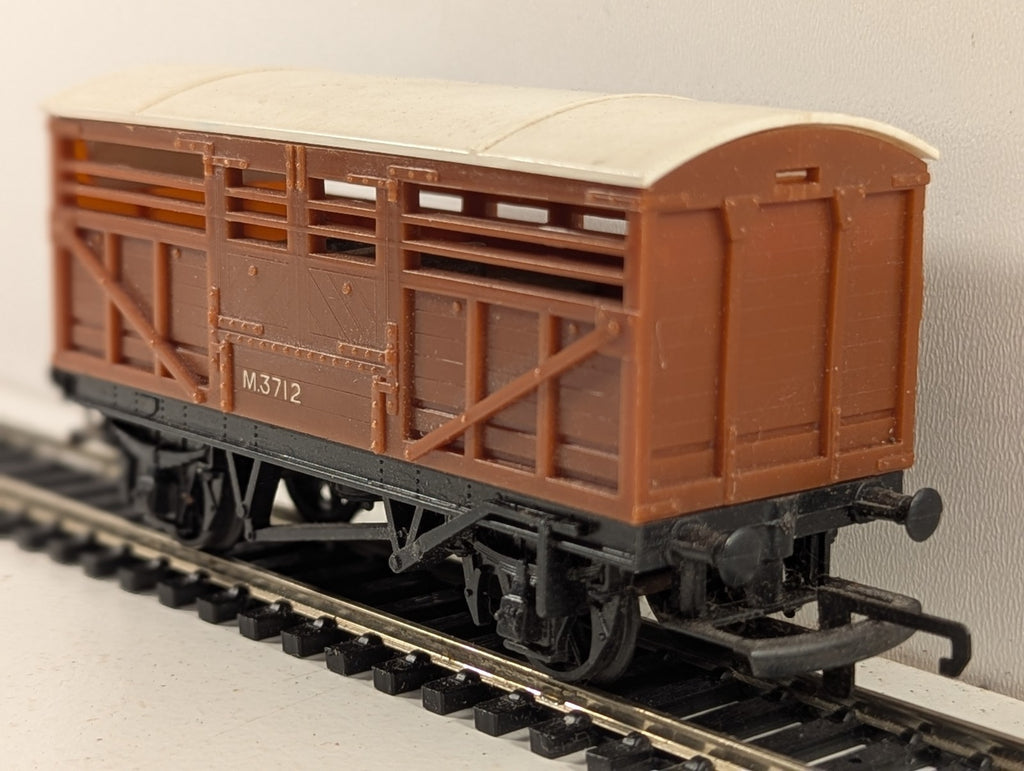 Tri-ang OO Gauge Cattle Wagon Goods Wagon M.3712 BR Brown