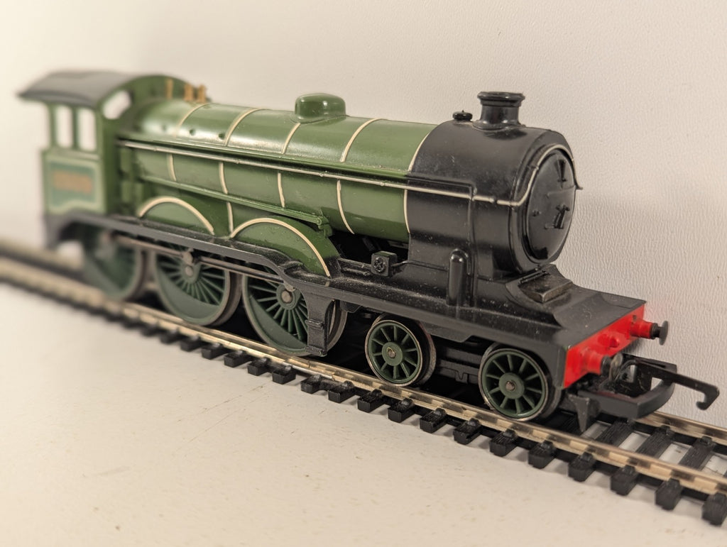 Hornby OOGauge LNERB12 4-6-0 SteamLocomotive in LNERLined Green - Missing Tender