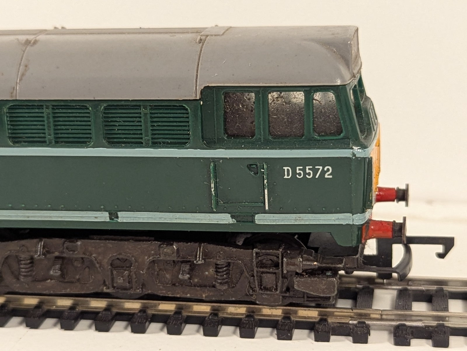 Tri-ang OO Gauge R357 Class 31 D5572 BR Green Diesel Locomotive