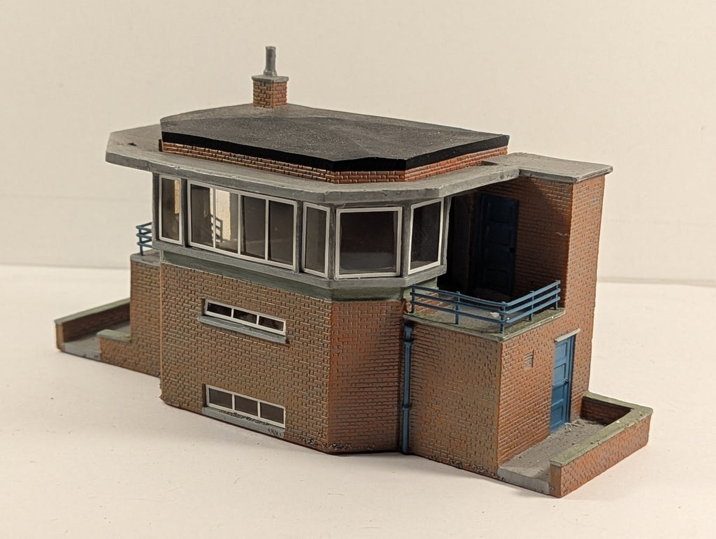 Bachmann Scenecraft OO Gauge SR Odeon Signal Box 'Hampton Hill' Southern Railway