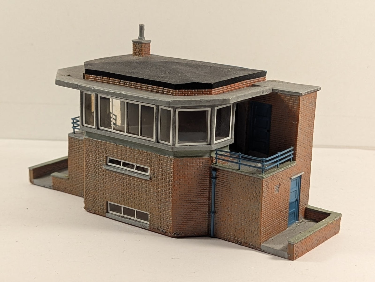 Bachmann Scenecraft OO Gauge SR Odeon Signal Box 'Hampton Hill' Southern Railway