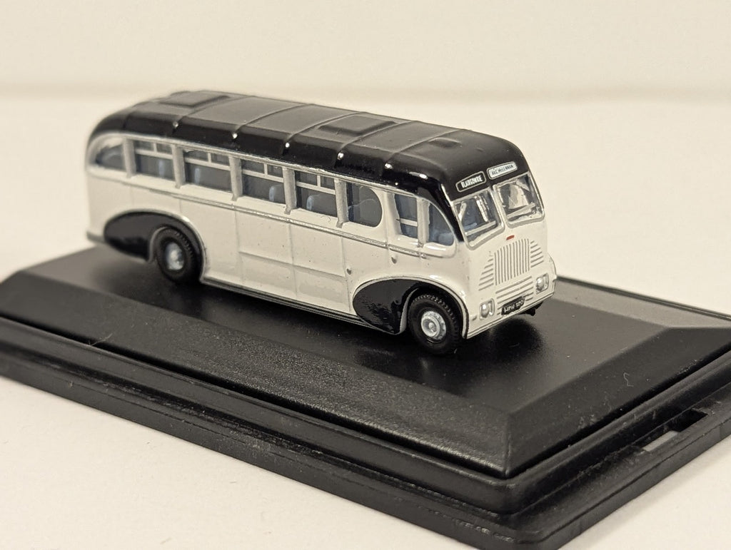 Oxford Diecast N Gauge Bedford OB Coach Bus HFW 802 A & C McLennan NBOB003