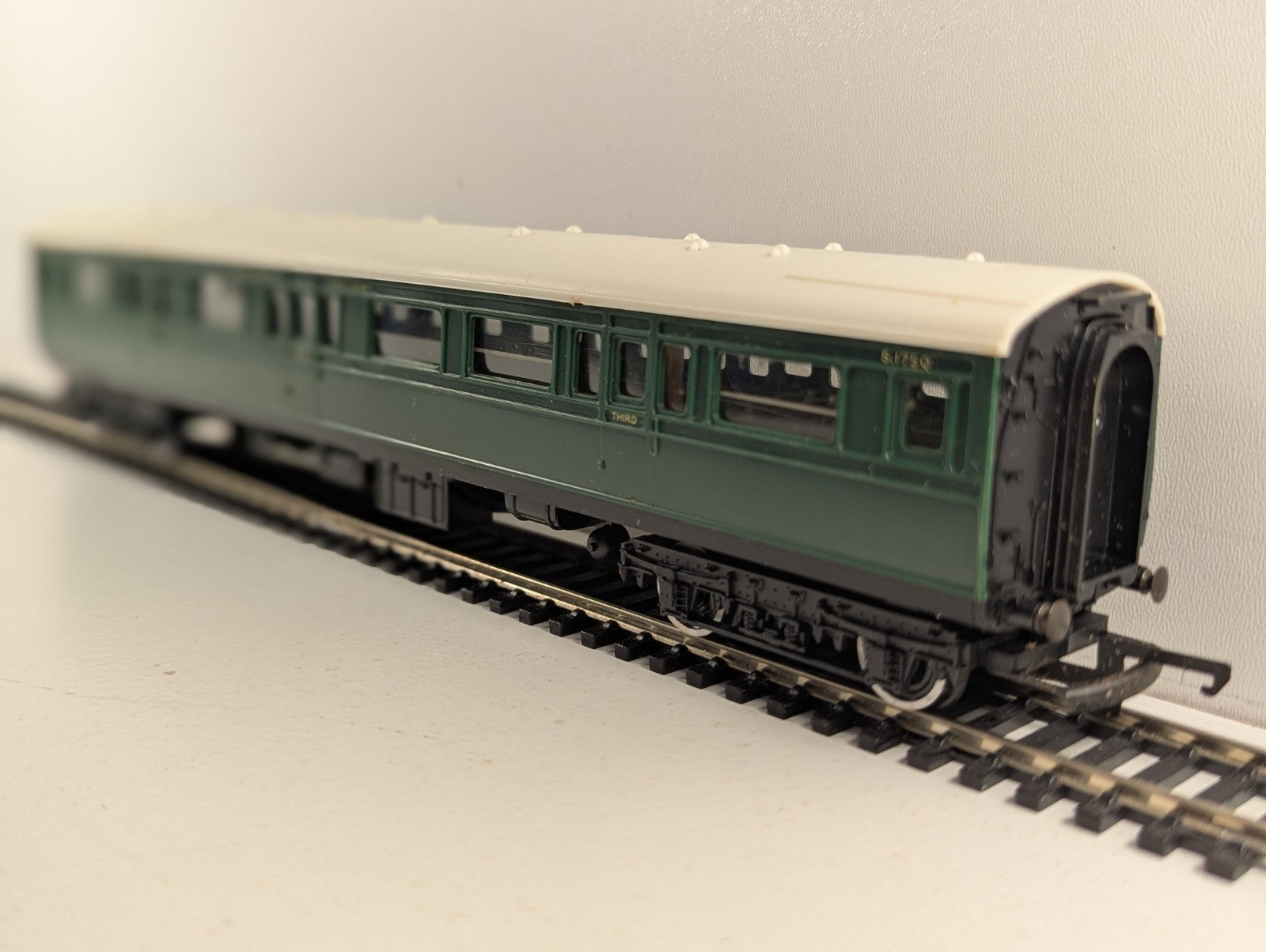 Tri-ang Hornby OO Gauge Southern Railway First/Third Composite Coach