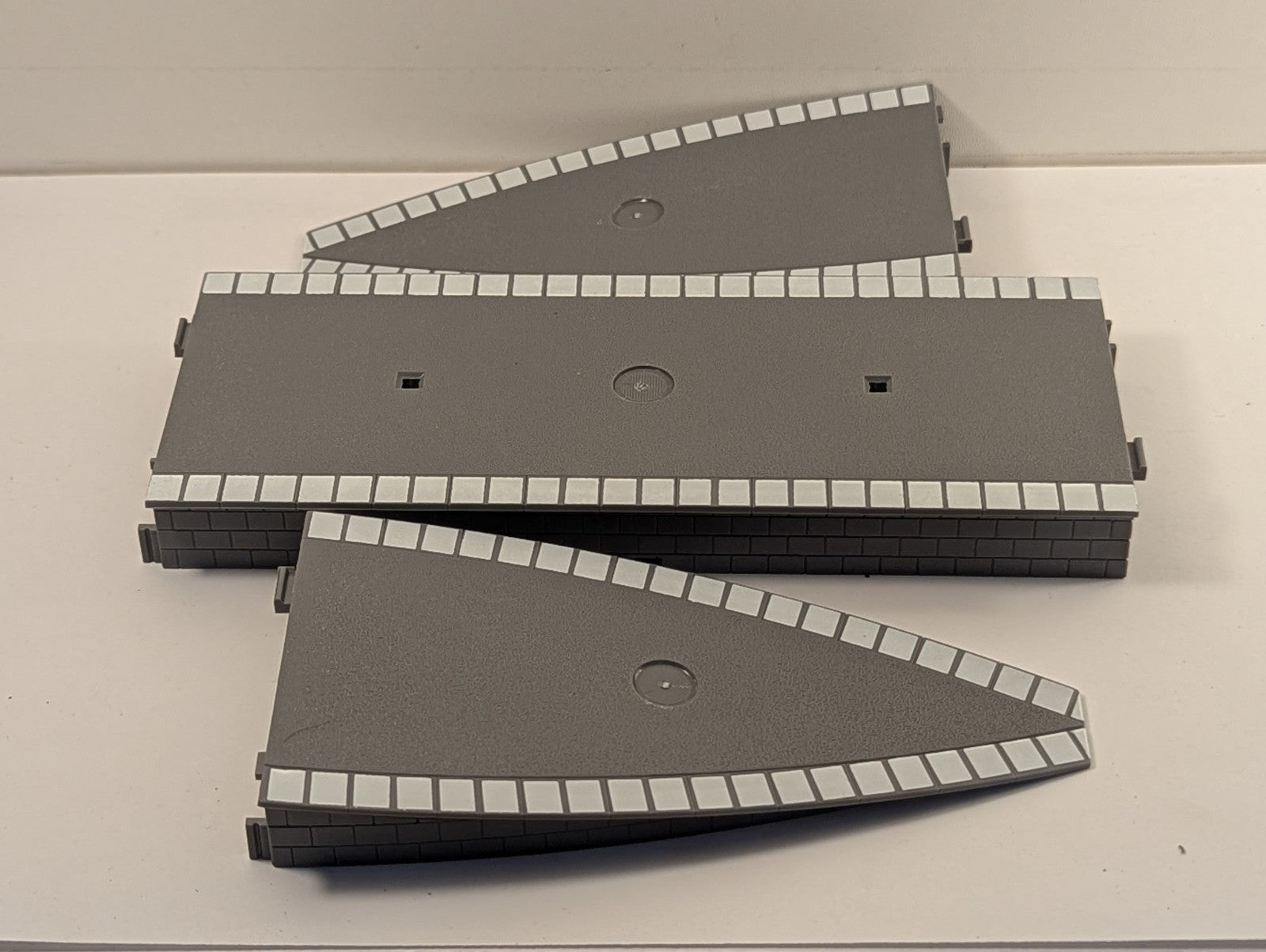 Hornby OO Gauge Station Platform Sections 1 Straight 2 Ramps