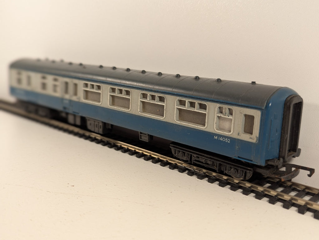 Lima OO Gauge BR InterCity Mk2 Brake Corridor Coach