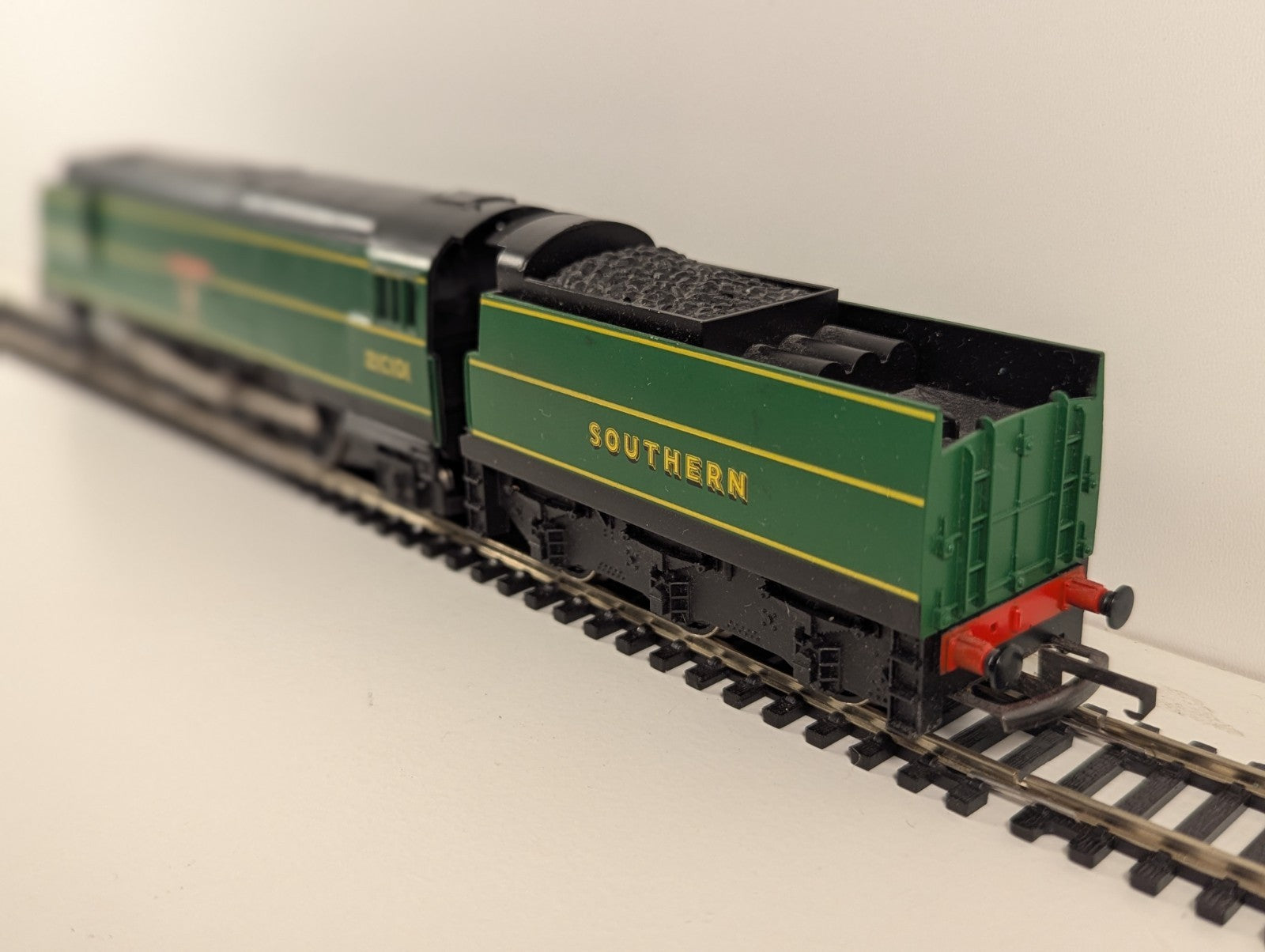 Hornby R320B – West Country Class 4-6-2 ‘Exeter’ 21C101 (SR Green)