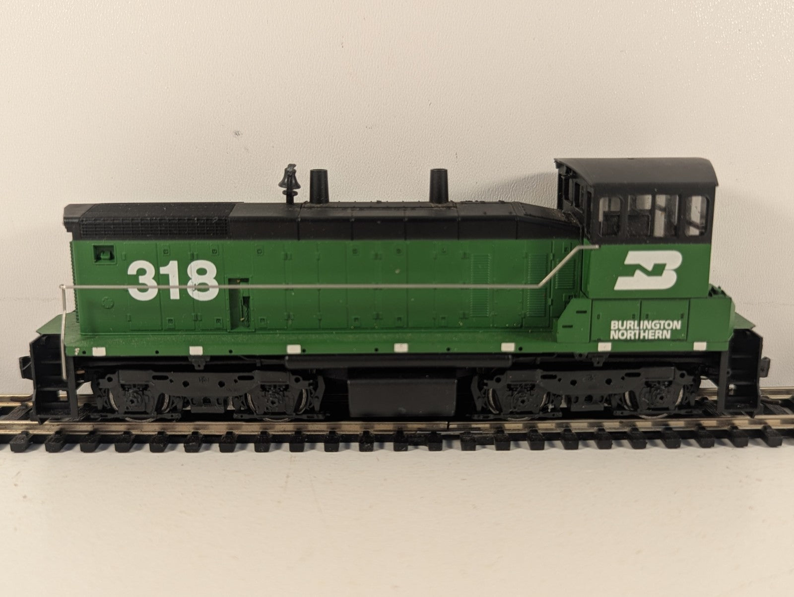 Athearn HO Scale SW1500 Burlington Northern 318 Diesel Locomotive
