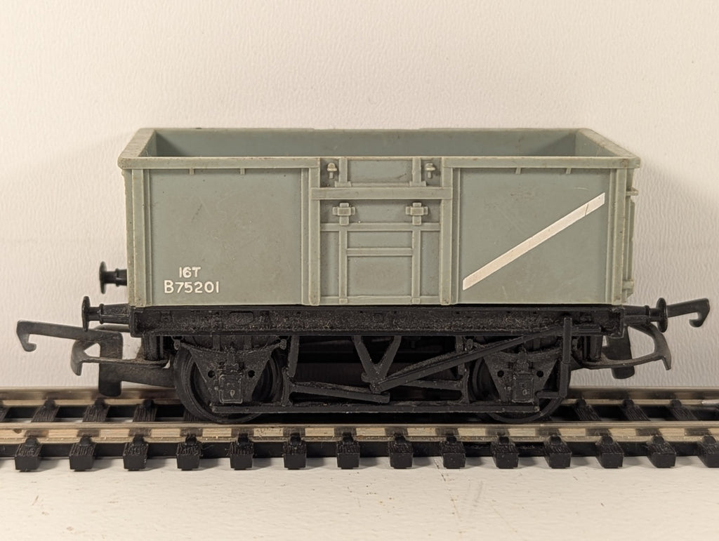 Tri-ang B75201 OO Gauge 16T Mineral Wagon