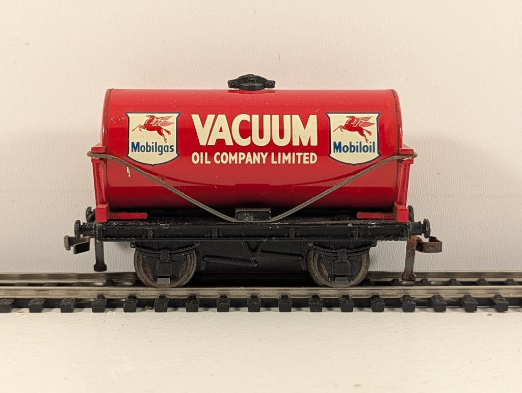 Hornby Dublo 32083 OO Gauge D1 Vacuum Oil Co Ltd Tank Wagon - Boxed