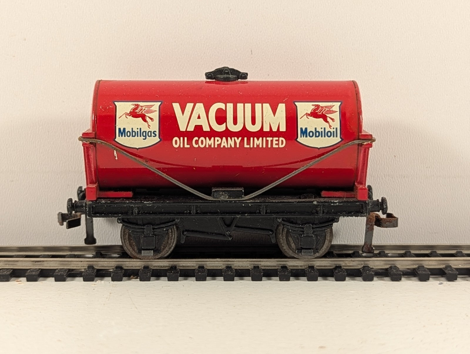 Hornby Dublo 32083 OO Gauge D1 Vacuum Oil Co Ltd Tank Wagon - Boxed