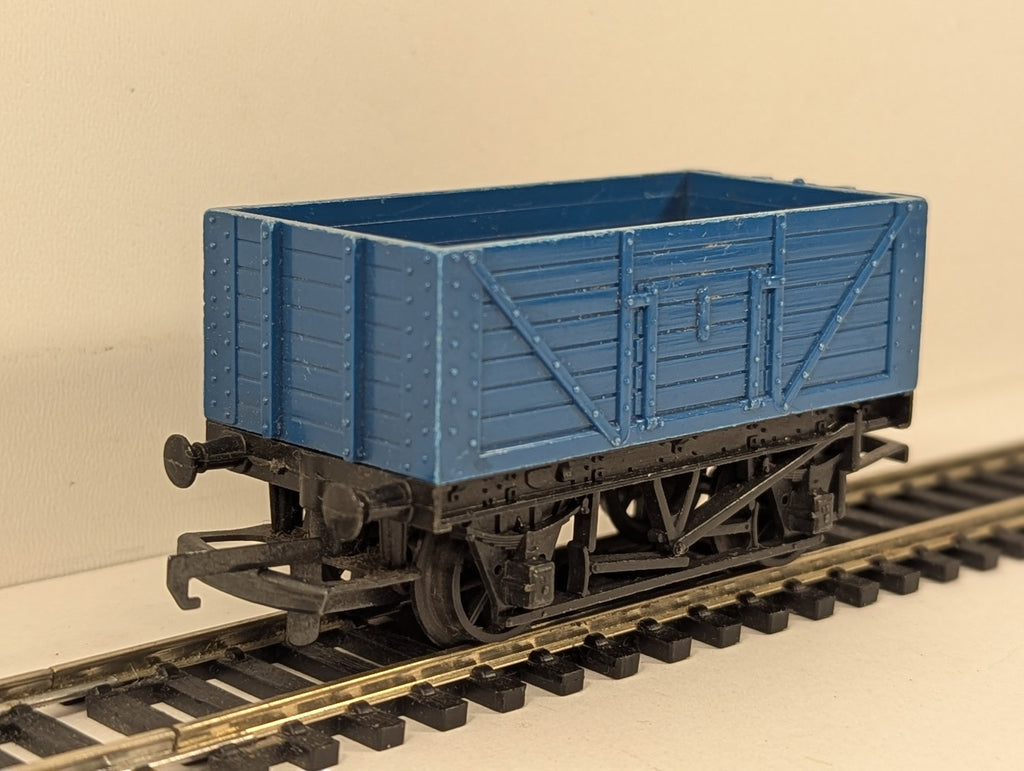 Hornby OO Gauge 5-Plank Open Wagon Goods Wagon Blue