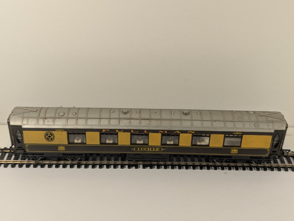 Hornby OO Gauge Pullman Parlour Car Lucille