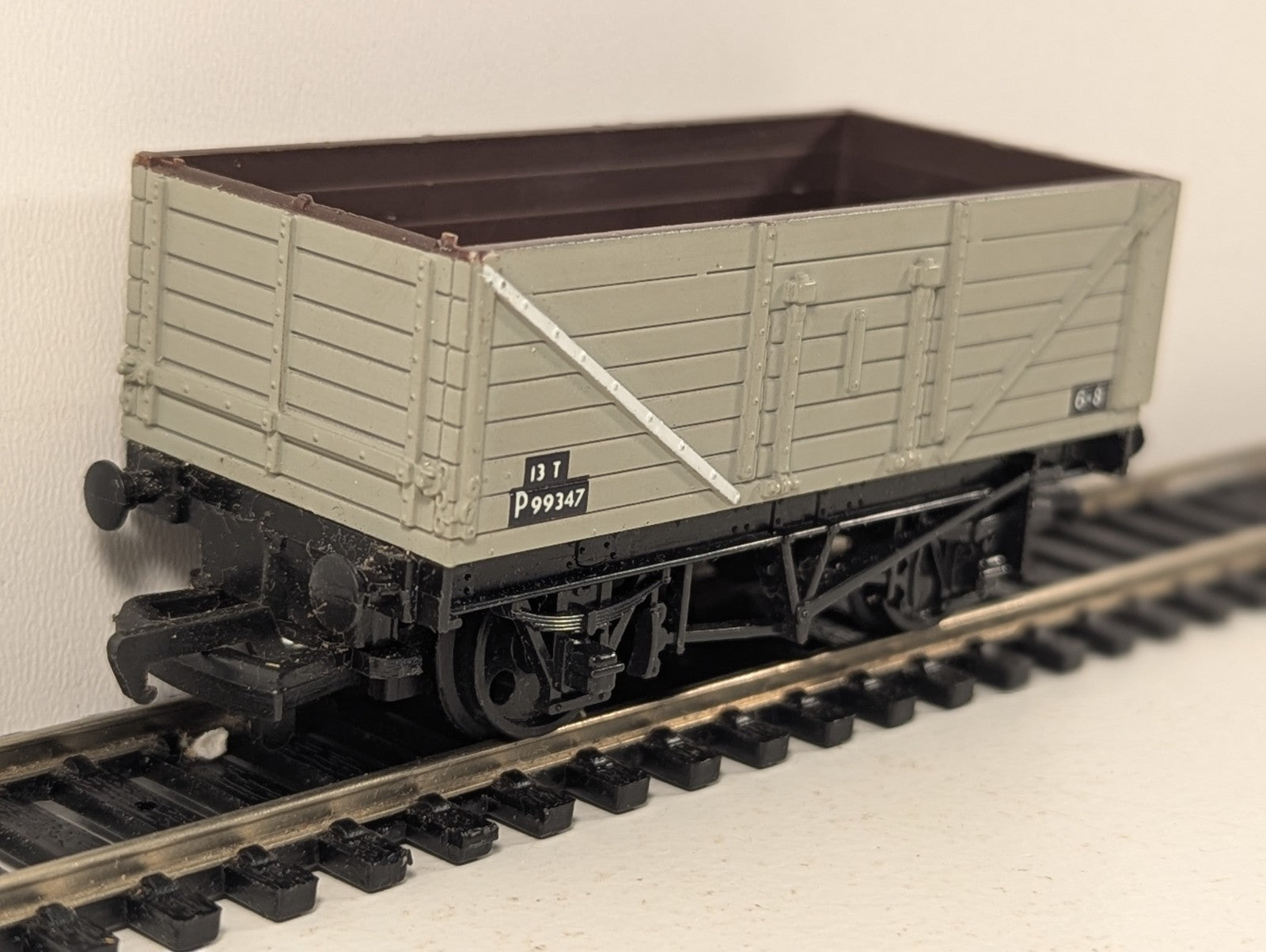 Mainline OO Gauge BR Grey 7-Plank Open Wagon P99347