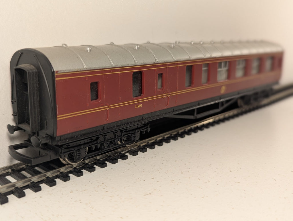 Hornby OO Gauge LMS Stanier Brake Third Coach Passenger Coach 5644