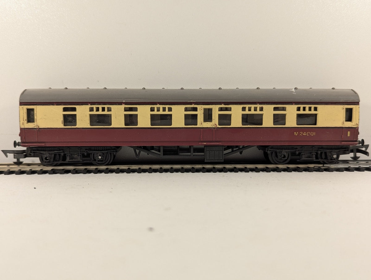 Tri-ang OO Gauge Passenger Coach M24001 BR Carmine and Cream