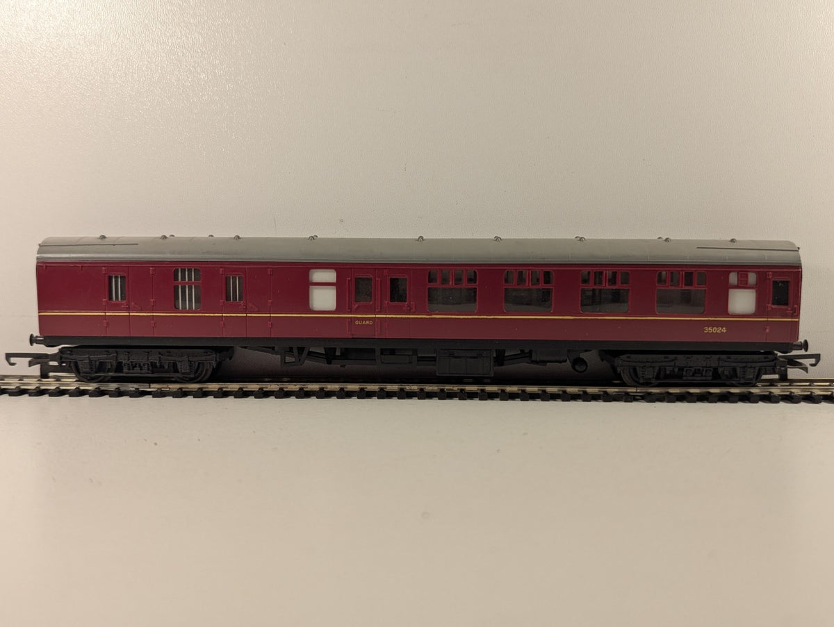 Tri-ang OO Gauge BR Mk1 Brake Second Corridor (BSK) Passenger Coach  35024