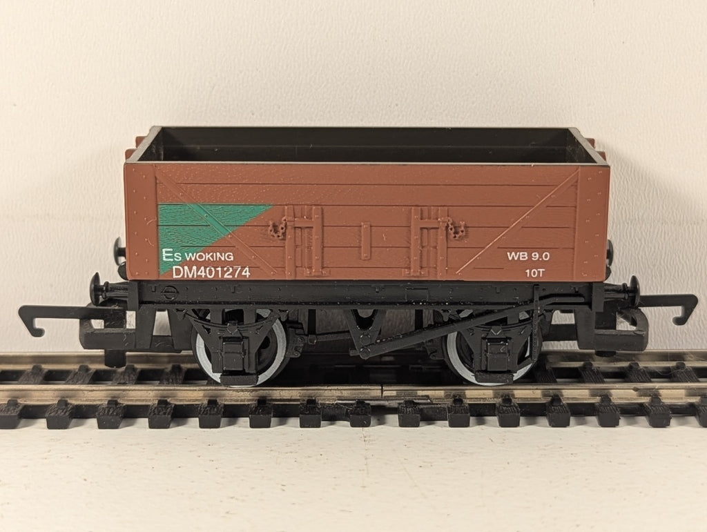 Hornby OO Gauge BR Departmental 5 Plank Wagon 'Es' Woking Goods Wagon
