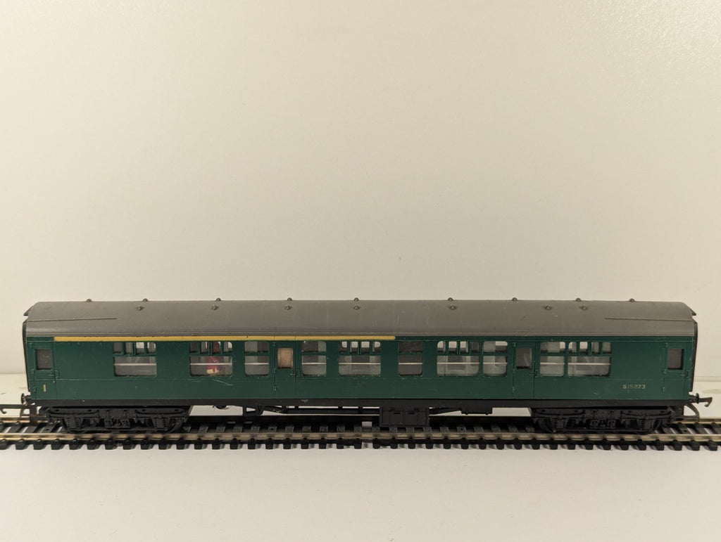 Tri-ang Railways R220 OO Gauge BR Southern Green Brake 2nd Coach