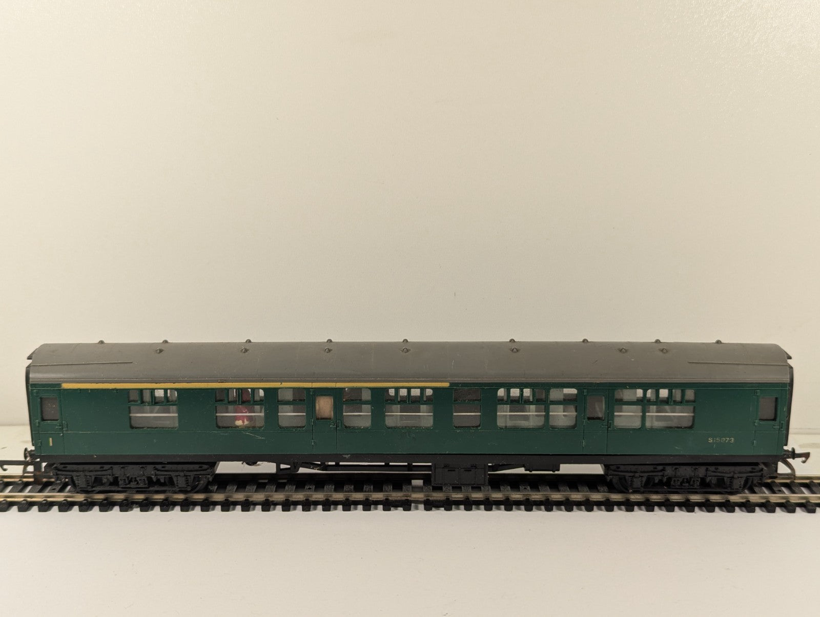 Tri-ang Railways R220 OO Gauge BR Southern Green Brake 2nd Coach